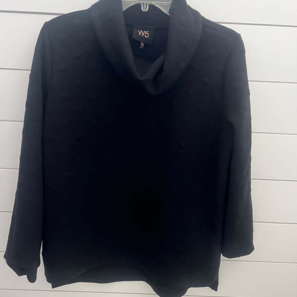 W5 black loose fit turtle neck‎ sweater
Size Med